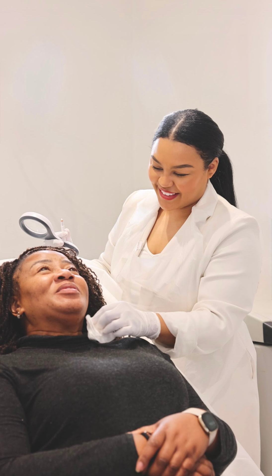 Kyomi Sayce performing a clinical skin treatment